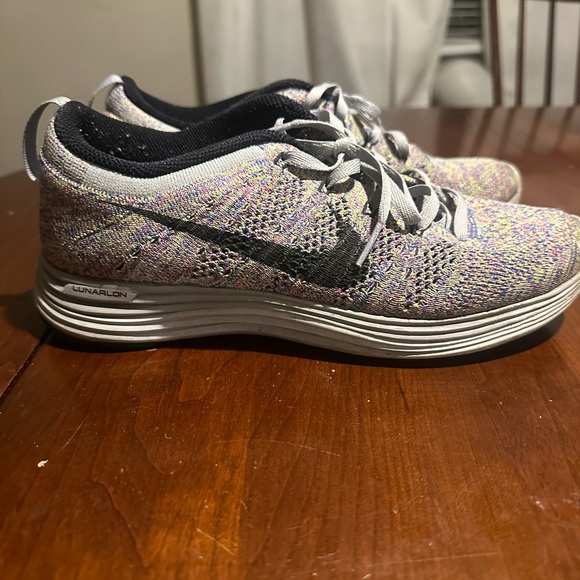 Nike flyknit multi color shoes - Picture 1 of 4